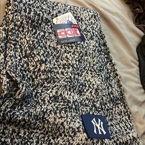 New York Yankees Black and White Scarf